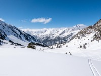 More blue and white (Ski Touring Andorra April 2022)