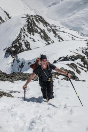 Elmar walking up the ridge to the summit (Ski touring Avers March 2019)