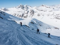 Ascending Juferhorn (Ski tourinig Avers March 2019)