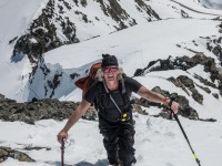Elmar walking up the ridge to the summit (Ski touring Avers March 2019)