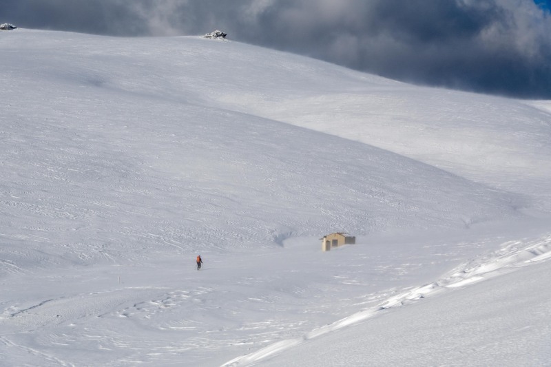 Craig nearing the hut (Ski touring Kirtle Burn Hut August 2021)