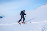 Johannes skinning (Ski Touring Tromso, April 2022)