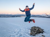 Johannes jumping (Ski Touring Tromso, April 2022)