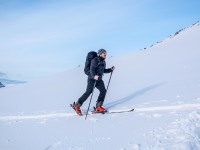 Johannes skinning (Ski Touring Tromso, April 2022)