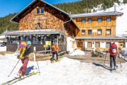Arriving at the hut (Ski touring Weidener Huette March 2022)