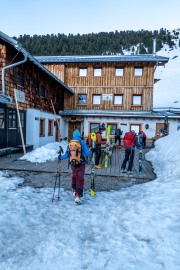 Arriving back at the hut (Ski touring Weidener Huette March 2022)