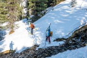 Carrying skis (Ski touring Weidener Huette March 2022)