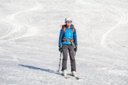 Helga enjoys the descent (Ski touring Weidener Huette March 2022)