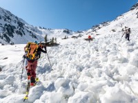 Crossing avalanche debris (Ski touring Weidener Huette March 2022)
