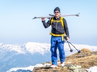 Daniel carries his skis (Ski touring Weidener Huette March 2022)