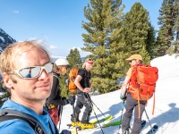 Waiting for the others (Ski touring Weidener Huette March 2022)