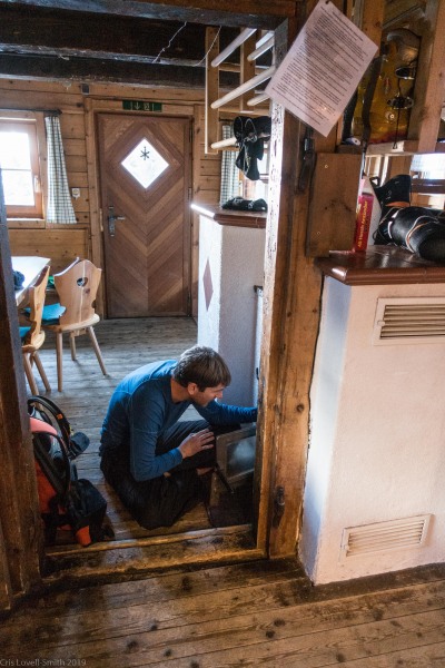 Brendan tending to the fire (Skitouring Kuehtai March 2019)