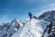Climbing along a ridge (Skitouring Kuehtai March 2019)