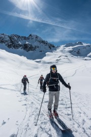 Descending (Skitouring Kuehtai March 2019)