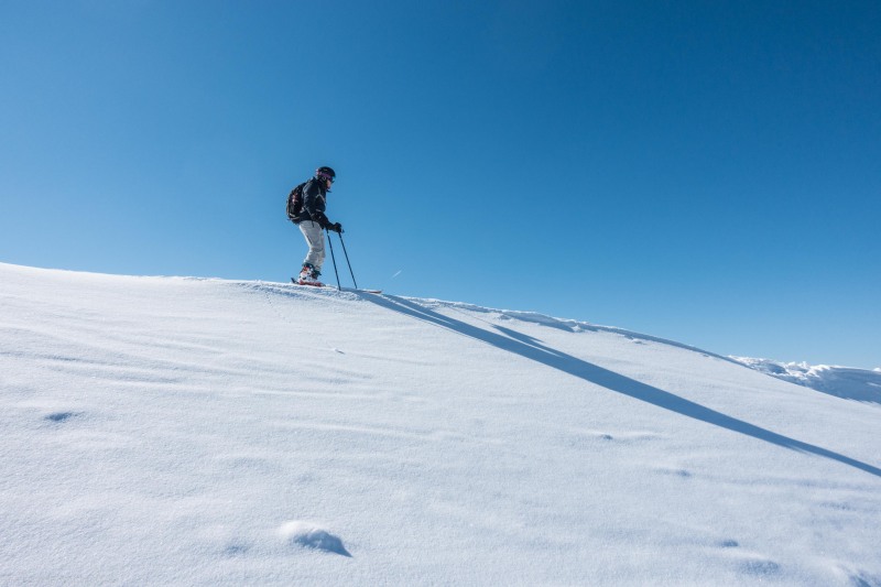 Johannes about to descend from Schafzoellen (Skitouring Kuehtai March 2019)