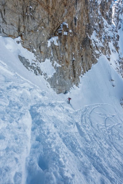 Rachel nearing the saddle (Skitouring Kuehtai March 2019)