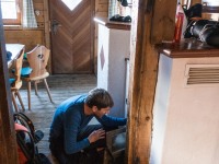 Brendan tending to the fire (Skitouring Kuehtai March 2019)