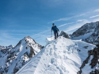 Climbing along a ridge (Skitouring Kuehtai March 2019)