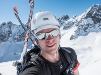 Cris carrying his skis (Skitouring Kuehtai March 2019)