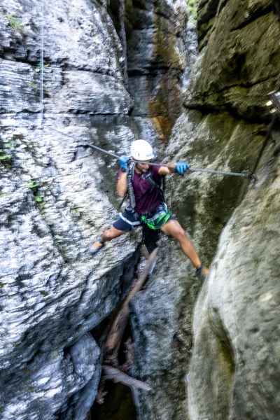Pedro jumps from one side to the other (Summer Holidays August 2022)