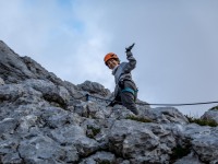 Ari waves from above (Summer Holidays August 2022)