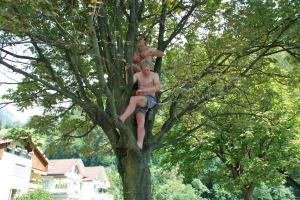 chris-cris-in-tree-swiss-o-week-switzerland
