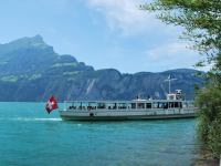 boat-on-lake-swiss-o-week-switzerland