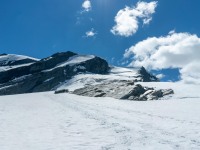 Walking towards the Quarter Deck, French Ridge (Adventures with Craichel Jan 2022)