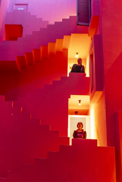 Ari and Anaïs on the stairs(Xmas Holidays Dec 2022)