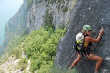 Frauke leaves the ladder (Lago di Garda) resize