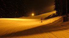 Leonie skiing in the evening (Hinterzarten) resize