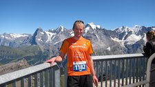 Cris with view towards the Eiger (Inferno Half Marathon 2012) resize