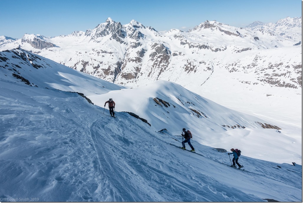 Ascending Juferhorn (Ski tourinig Avers March 2019)