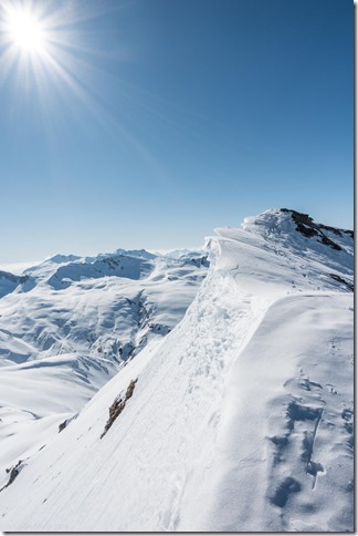 Looking along the summit ridge from Juferhorn (Ski tourinig Avers March 2019)