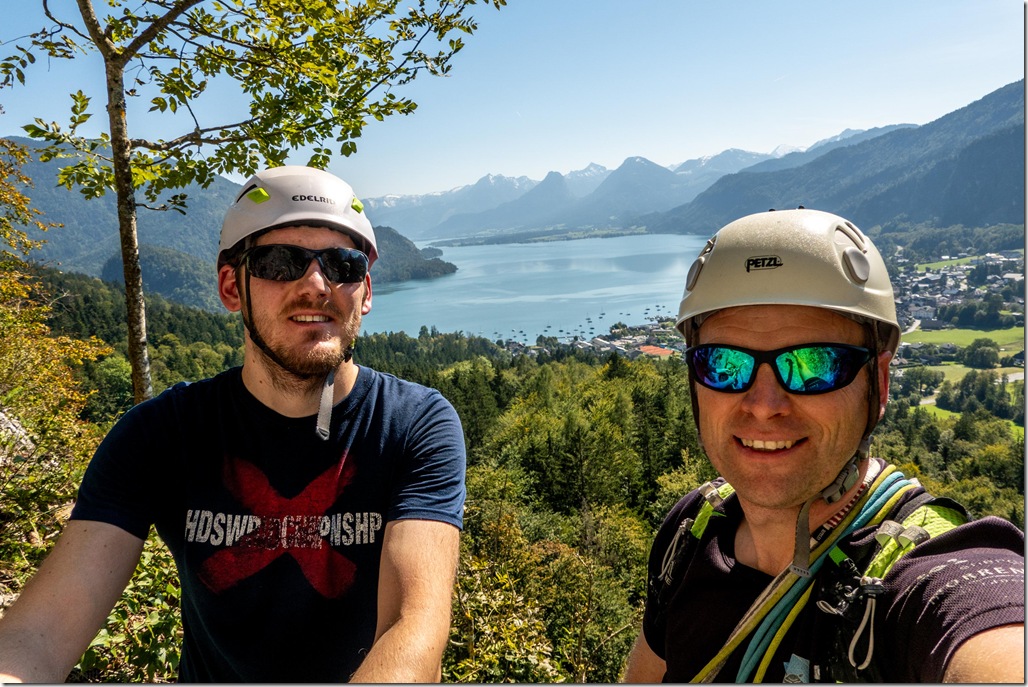 Johannes and Cris on a multipitch climb (Autumn adventures Dachstein Sept 2024) Johannes and Cris on a multipitch climb (Autumn adventures Dachstein Sept 2024)